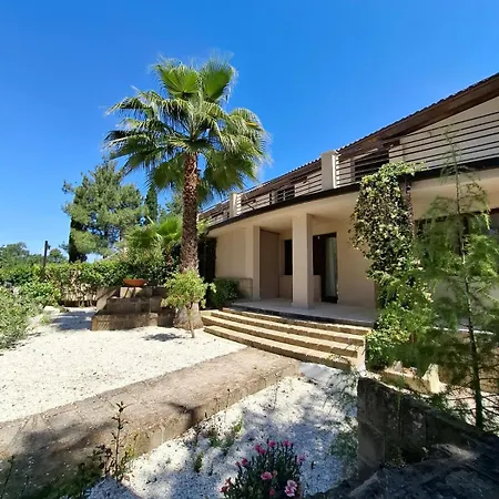 Cavendo Tutus Kır Evi *